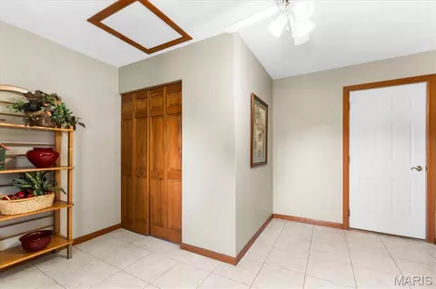 Entry Way - 705 E Wesley Dr, O'fallon, IL 62269 photo 3 of 3