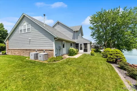 Exterior - 705 E Wesley Dr, O'fallon, IL 62269 photo 14 of 17