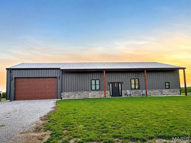 743 N 1100 St, Shobonier, IL 62885