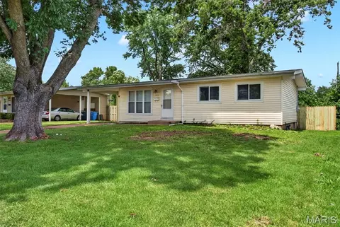 1325 Estes Dr, Florissant, MO 63031