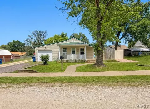 303 E Ash St, Desloge, MO 63601
