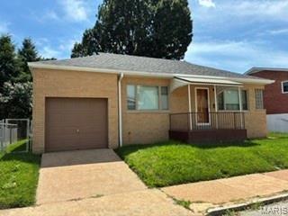 5444 Sunshine Dr, Saint Louis, MO 63109