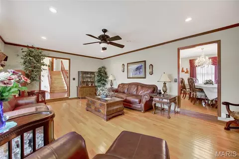 Living - 106 Meadow Ln, Saint Robert, MO 65584 photo 2 of 5