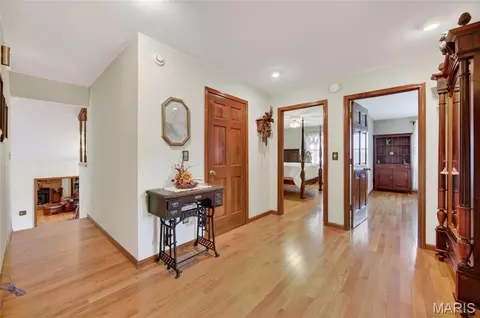 Entry Way - 106 Meadow Ln, Saint Robert, MO 65584 photo 8 of 9
