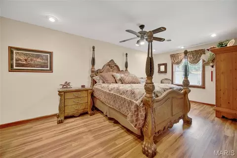 Bedroom - 106 Meadow Ln, Saint Robert, MO 65584 photo 7 of 8