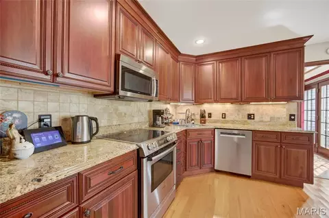 Kitchen - 106 Meadow Ln, Saint Robert, MO 65584 photo 4 of 4