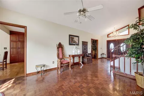 Entry Way - 106 Meadow Ln, Saint Robert, MO 65584 photo 4 of 9