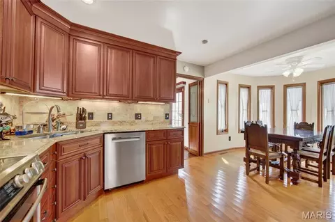 Kitchen - 106 Meadow Ln, Saint Robert, MO 65584 photo 3 of 4