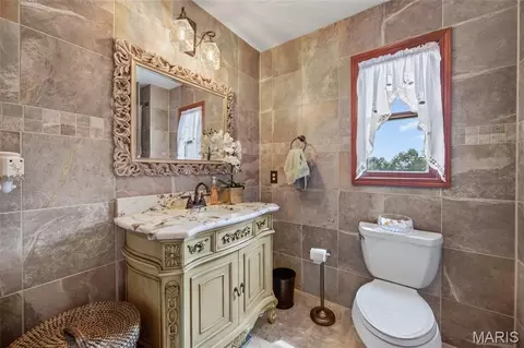 Bath - 106 Meadow Ln, Saint Robert, MO 65584 photo 3 of 6
