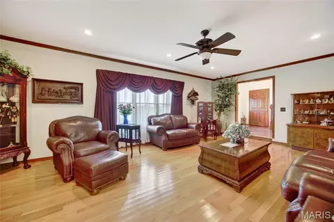 Living - 106 Meadow Ln, Saint Robert, MO 65584 photo 1 of 5