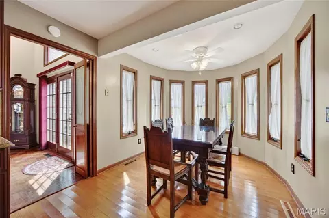 Dining - 106 Meadow Ln, Saint Robert, MO 65584 photo 3 of 5