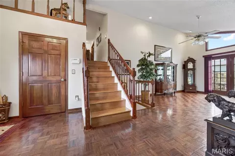 Entry Way - 106 Meadow Ln, Saint Robert, MO 65584 photo 5 of 9