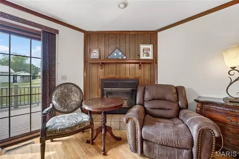 Living - 106 Meadow Ln, Saint Robert, MO 65584 photo 4 of 5