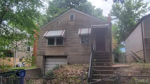7161 Lindenwood Pl, Saint Louis, MO 63109