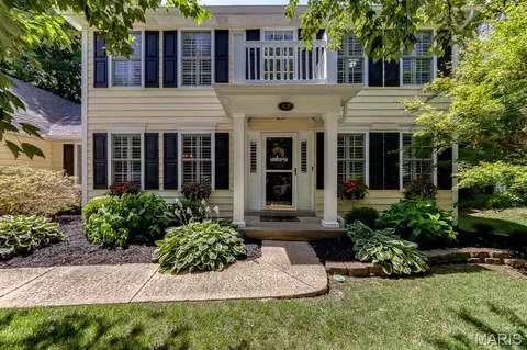 420 Woodview Manor Ln, Kirkwood, MO 63122