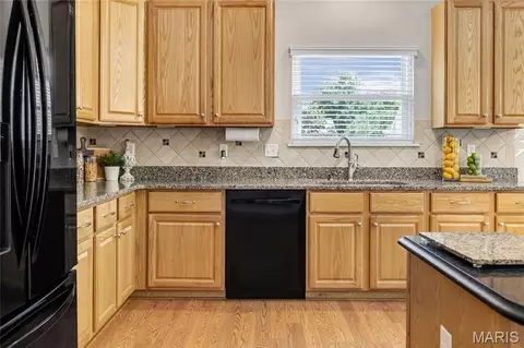 Kitchen - 731 Castle Pines Dr, Ballwin, MO 63021 photo 3 of 4