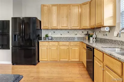 Kitchen - 731 Castle Pines Dr, Ballwin, MO 63021 photo 4 of 4