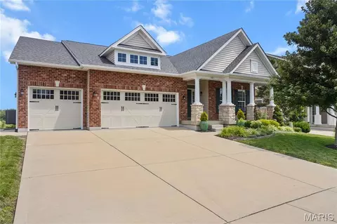 101 Countryshire Dr, Lake Saint Louis, MO 63367