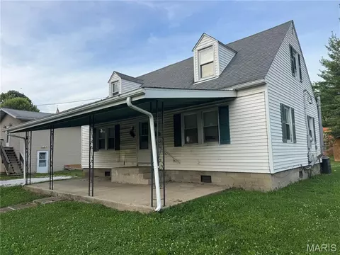 14 6th St, Carrollton, IL 62016