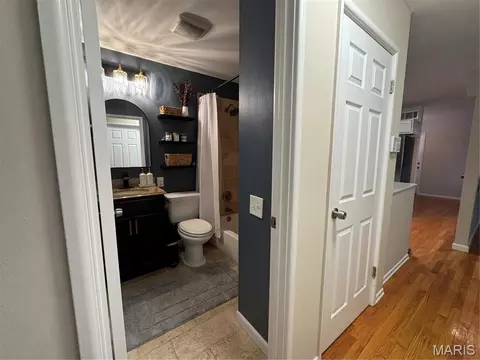 Entry Way - 308 Twinview Ter, Ballwin, MO 63011 photo 4 of 5