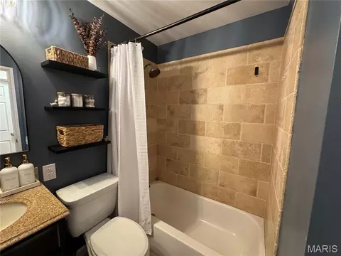Bath - 308 Twinview Ter, Ballwin, MO 63011 photo 3 of 4