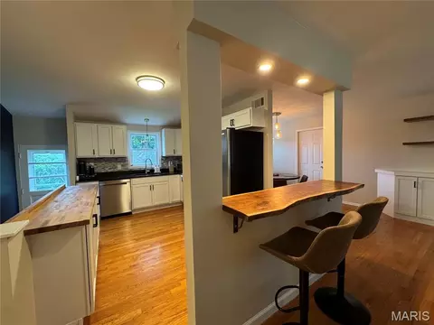 Kitchen - 308 Twinview Ter, Ballwin, MO 63011 photo 6 of 6