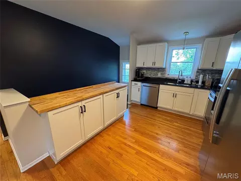 Kitchen - 308 Twinview Ter, Ballwin, MO 63011 photo 4 of 6