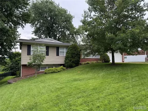 308 Twinview Ter, Ballwin, MO 63011