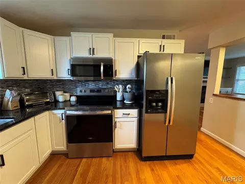 Kitchen - 308 Twinview Ter, Ballwin, MO 63011 photo 2 of 6