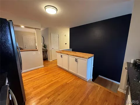 Kitchen - 308 Twinview Ter, Ballwin, MO 63011 photo 5 of 6