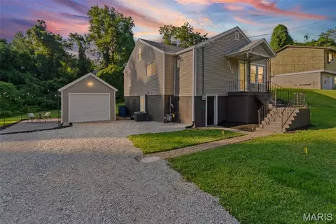 516 Shelly St, Alton, IL 62002