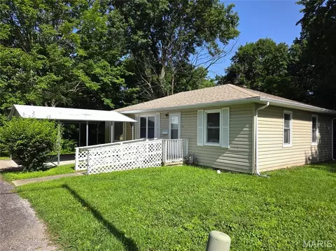 305 Sunset Dr, Fulton, MO 65251