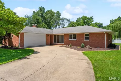 17 Joseph Dr, Fairview Heights, IL 62208