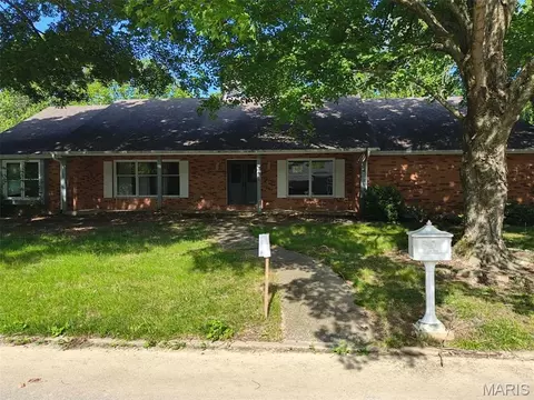 614 7th St, Scott City, MO 63780