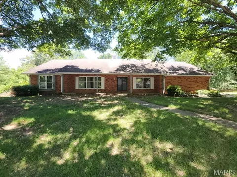 614 7th St, Scott City, MO 63780