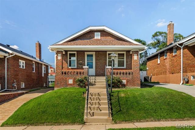 835 Catskill Dr, Saint Louis, MO 63125