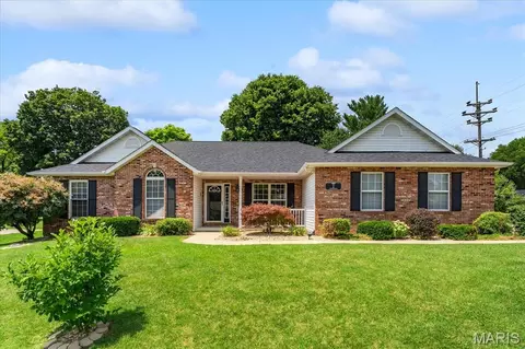 2 Grandbrook Blvd, Collinsville, IL 62234