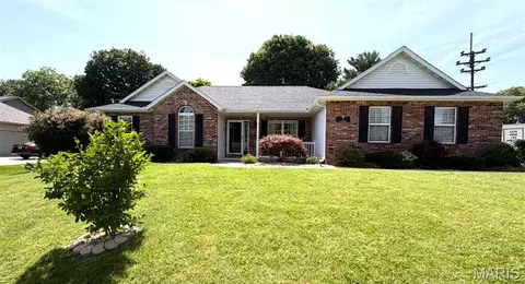 2 Grandbrook Blvd, Collinsville, IL 62234