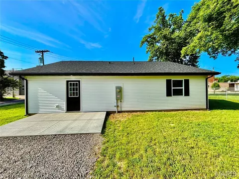 Exterior - 868 E 2nd St, Centralia, IL 62801 photo 2 of 2