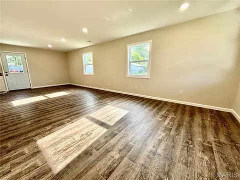 Living - 868 E 2nd St, Centralia, IL 62801 photo 1 of 3