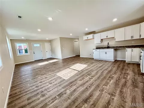 Living - 868 E 2nd St, Centralia, IL 62801 photo 3 of 3