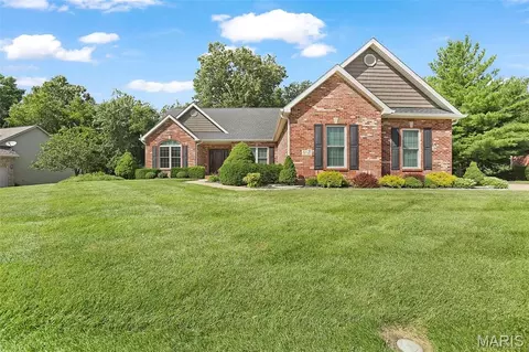 21 Foxmoor Dr, Maryville, IL 62062