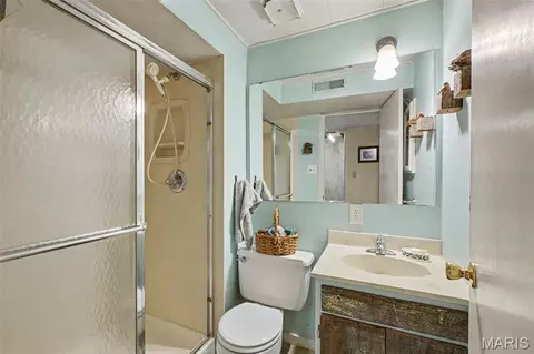 Bath - 6948 Highway Cc, Leslie, MO 63056 photo 3 of 4