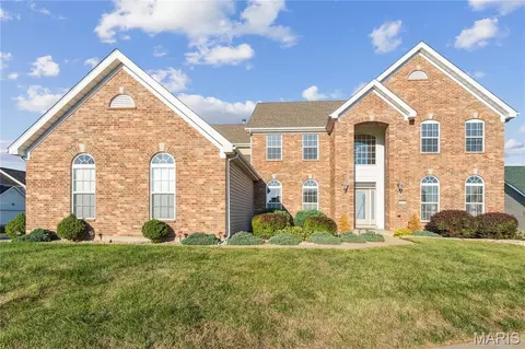 5125 Delcastle Dr, Florissant, MO 63034