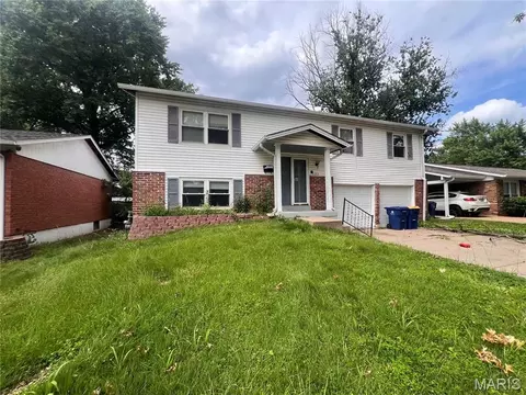 2353 Kingsford Dr, Florissant, MO 63031
