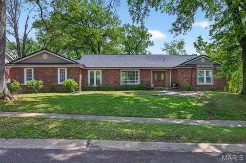 6632 Blossom View Dr, Florissant, MO 63033