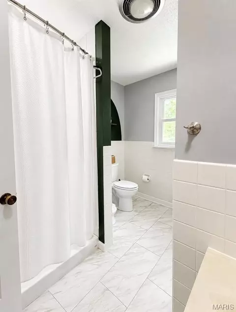Bath - 11327 Hwy E, Arcadia, MO 63621 photo 2 of 5