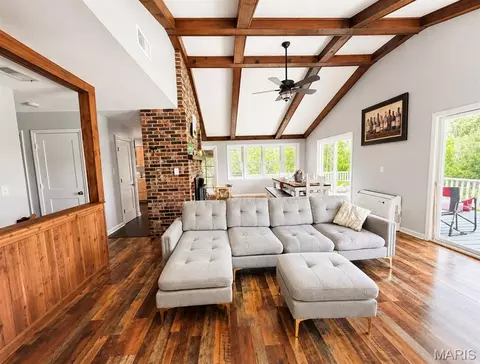 Living - 11327 Hwy E, Arcadia, MO 63621 photo 2 of 6