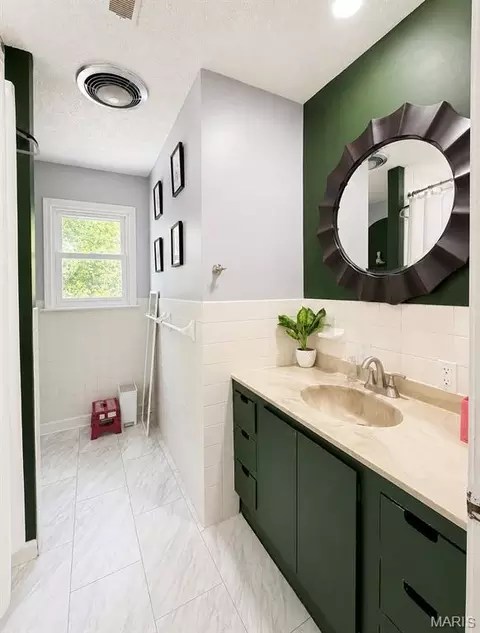 Bath - 11327 Hwy E, Arcadia, MO 63621 photo 1 of 5