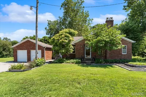 938 E Washington St, Millstadt, IL 62260
